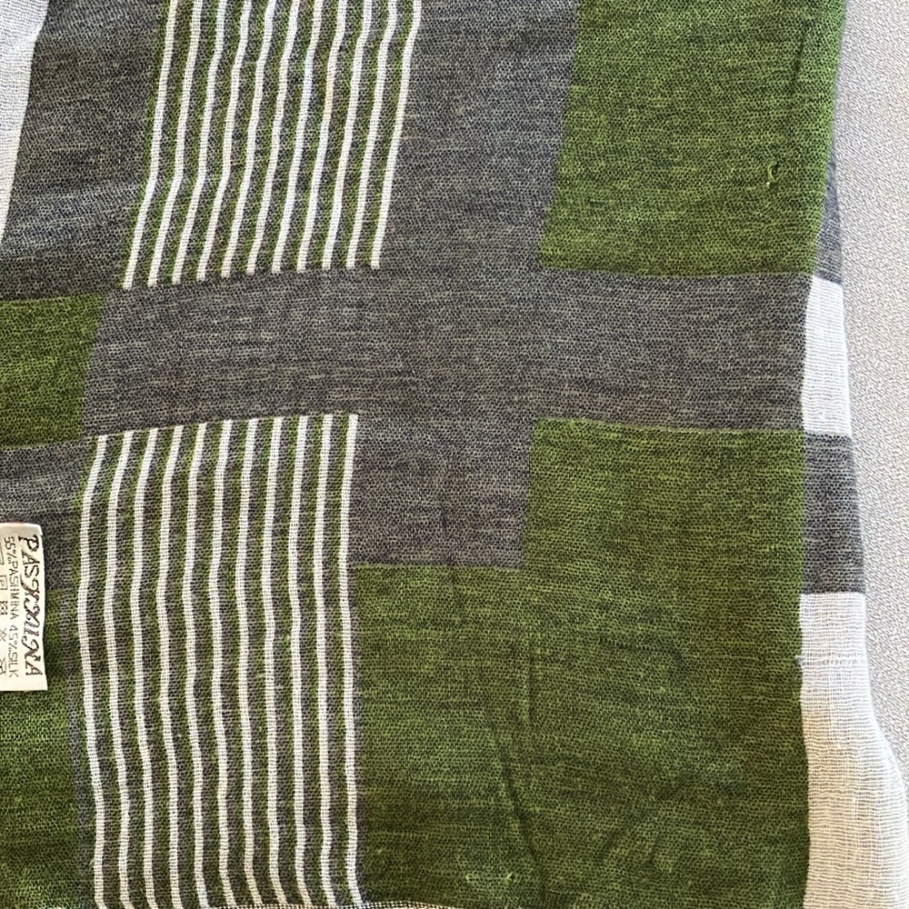Pashmina Silk Fringe Wrap - Picture 4 of 4